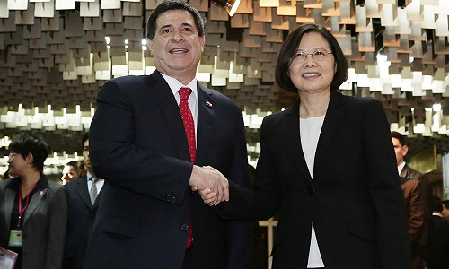 蔡英文過境洛杉磯 與柯林頓通電話