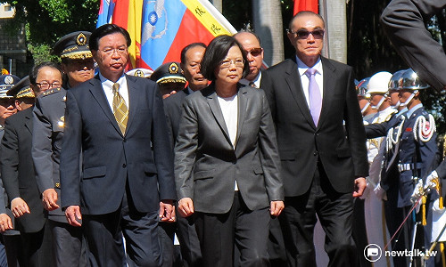 蔡英文主持軍校聯合畢典  馮世寬沉重相陪