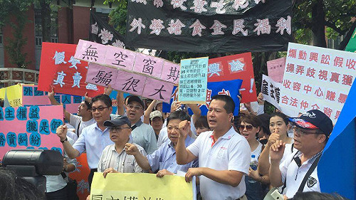 反外勞3年免回國 雇主高喊：台灣勞工加油