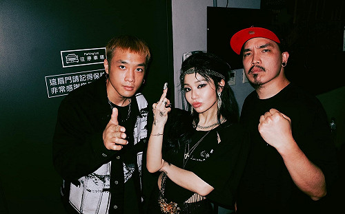 陳芳語被爆熱戀「樂團鼓手」！親暱互動全被拍 經紀公司：戀人未滿