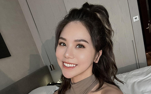 罕見曬大尺度片！蕾菈當眾「解內衣」全身脫到剩小丁