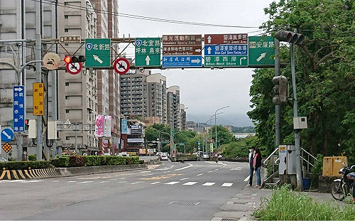 不再霧嗄嗄！新北交通標誌牌面大清「零」