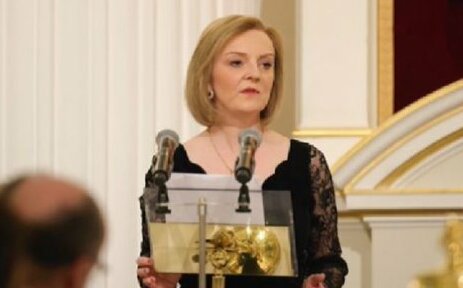 力挺烏克蘭 英再派13輛裝甲車隊救亞速鋼鐵廠平民