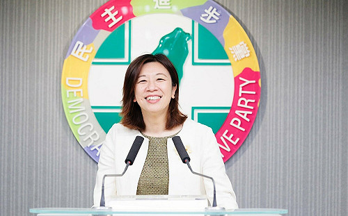 蔡壁如碩士學位遭撤銷 民進黨：還想推卸給學校 現在是誰在Ugly？