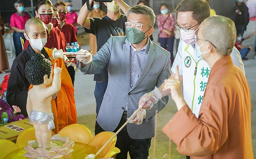 民調迅速拉近 蔡其昌：用副院長身分一路解決問題