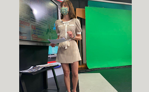 他po這張「電視牆視角」照稱是被逼的 網友狂回 ： 好人一生平安!