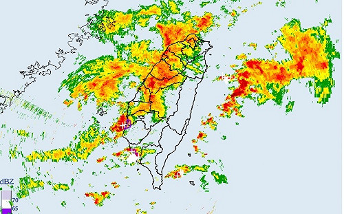 嘉南高小心大雷雨！大氣不穩定 全台悶熱濕答答