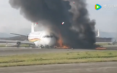 西藏航空飛機起火 逃生滑梯被大火燃爆 乘客直接跳機