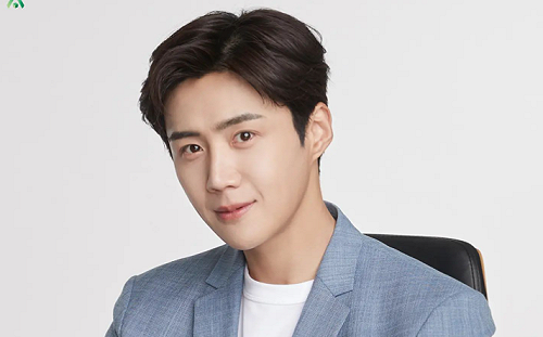 消失7個月！經紀公司證實：金宣虎「舞台劇復出」 網嗨翻