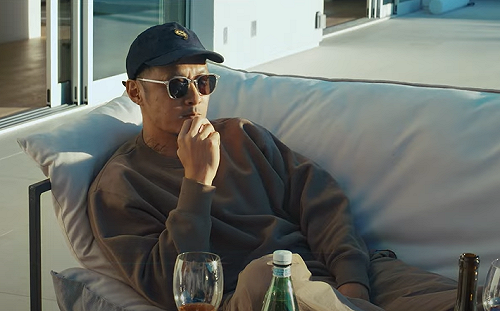 余文樂搭機恐慌症發作！拔安全帶衝向空姐崩潰喊：我真的要死了