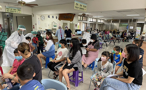 屏東新增1107例  縣府再加開22醫療院所施打兒童疫苗