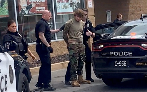 紐約州水牛城連鎖超市槍擊案10死3傷 槍手棄械投降遭逮捕