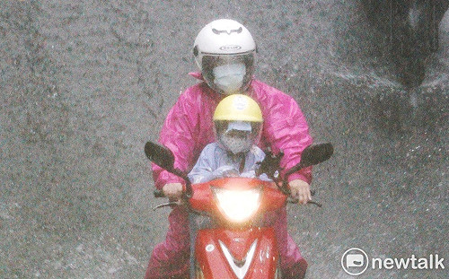 快訊》雨勢升級！13縣市豪大雨特報 合歡山雨量破150毫米