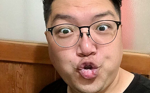 嘉縣議員何子凡跟風自爆 被說像連勝文臉上三條線