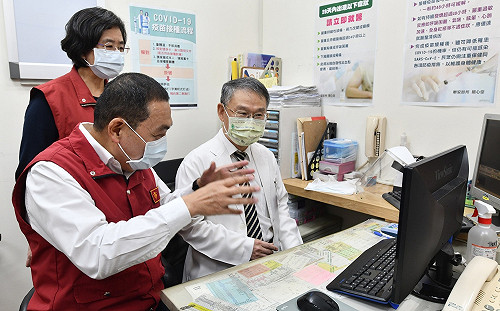新北市長侯友宜慰問基層診所 感謝堅守防疫第一線