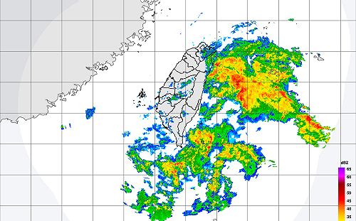 東邊雷雨西邊雲！蘭嶼 綠島大雨來襲 嘉義小心濃霧