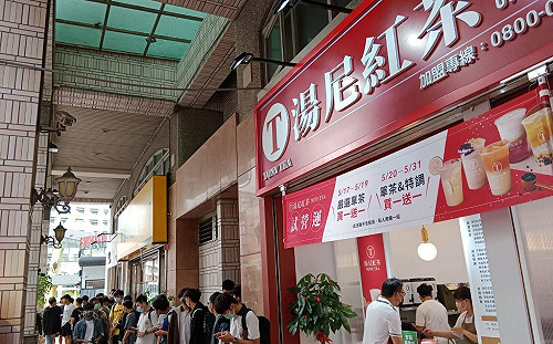 不畏單日確診數破9萬例  高雄英式紅茶店逆勢開張
