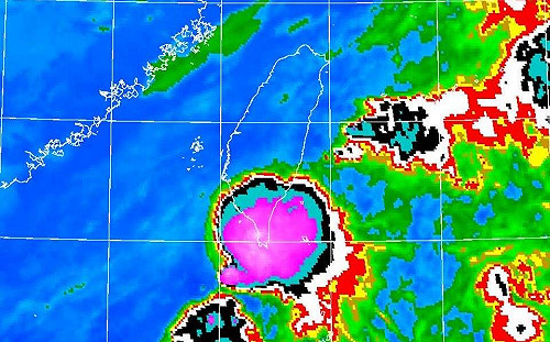 鄭明典示警「紫色強對流」壓境！屏東3小時雨量破200毫米