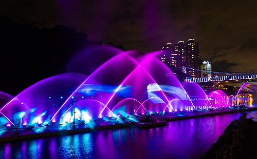 新北碧潭水舞換新曲 初夏夜晚好去處