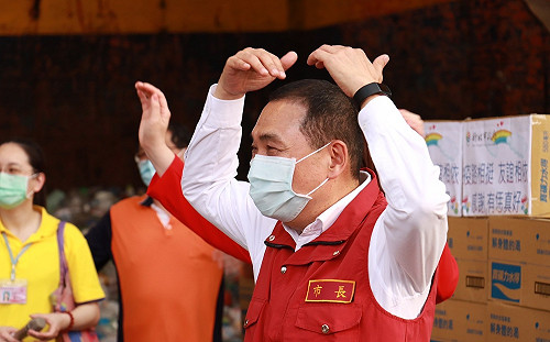 疫情當前服務不間斷 侯友宜視察清潔隊防疫措施