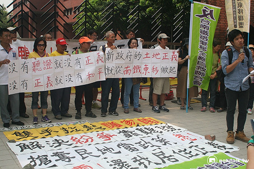 南鐵案開都委會 自救會抗議突擊開會