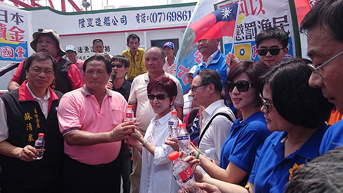 迎接護島漁民回港 洪秀柱批小英不護主權