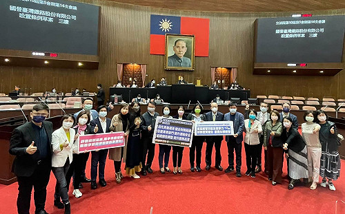 台鐵公司化三讀通過！ 盼百年老店風華再現 柯建銘點出「歷史巧合」