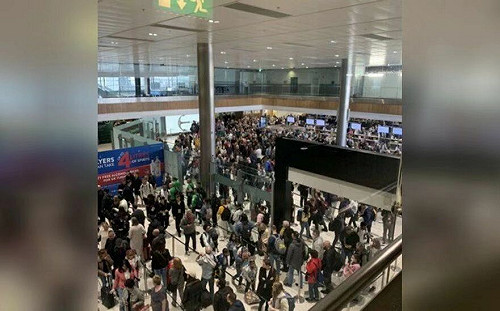 愛爾蘭首都機場超負荷  1000 名旅客排長隊錯過航班