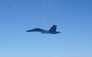 我軍嚴密監控! 中共 16 機艦台海周邊活動 4 軍機逾越海峽中線 