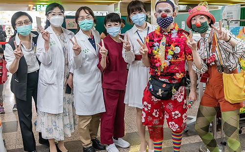 接種疫苗小孩怕怕！台大醫院用「這法寶」讓孩子乖乖打