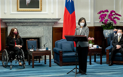 趙立堅哭哭 網曝美國民兵合作台軍「看烏克蘭就知道」