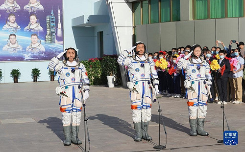 神舟十四號成功發射 展開半年太空任務