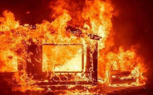 孟加拉貨櫃場爆炸 大火連燒2天 至少49死 包含9消防員