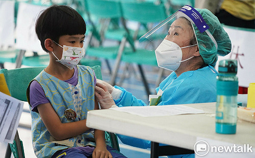桃市5-11歲疫苗覆蓋率已逾6成4 鄭文燦：本週再開2天擴大接種