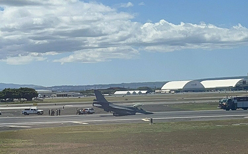 (影) 我國F-16A 自美返台 鼻輪故障迫降夏威夷機場