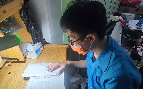 連口罩都買不起、用獎學金辦父親後事、曾對人生絕望！他奮發考上6所國立大學