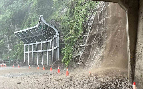 大雨致災！南橫梅蘭明隧道邊坡落石 梅山口-向陽預警封閉