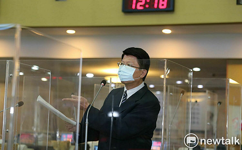 謝龍介爆料經發局長涉及財色  要求黃偉哲將其停職法辦