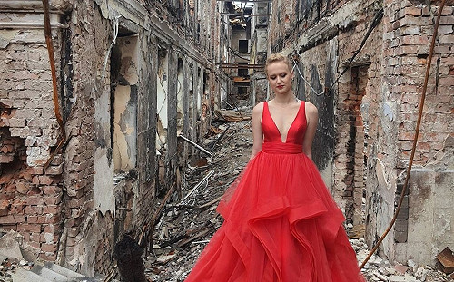 廢墟中的華爾滋！烏克蘭學生舉行畢業舞會 展現堅毅反抗精神