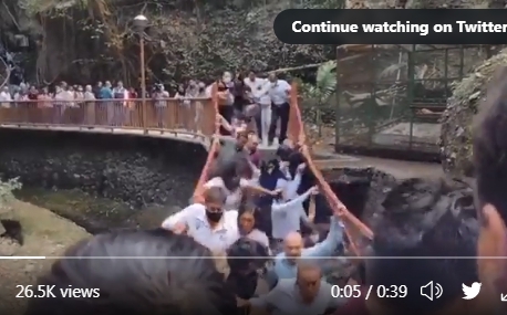 (影) 墨西哥也有豆腐渣工程? 吊橋剛完工 市長「走一半秒斷」數十人摔落溪谷