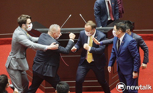 斯洛伐克訪團模仿立院打架 江啟臣：台灣本身要檢討