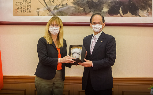 游錫堃邀共推中國民主 法國訪團對台灣受威脅起立致敬