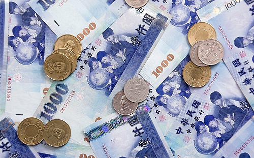 薪水追不上通膨！1至4月實質月薪年減0.23％ 近6年首見負成長