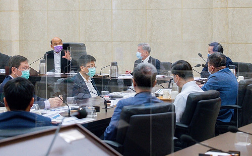 蘇貞昌召開擴大防疫會議 討論開放邊境管制、疫苗接種