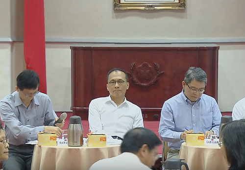 林全與民溝通遭諷「摸頭大會」官員打盹被抓包