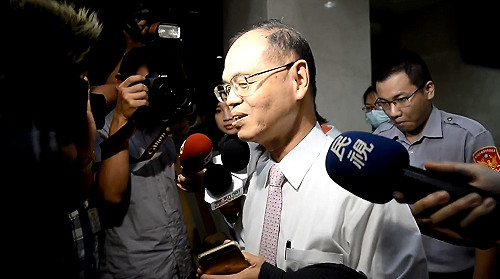 兆豐金董座徐光曦訊後請回 蔡友才限制出境