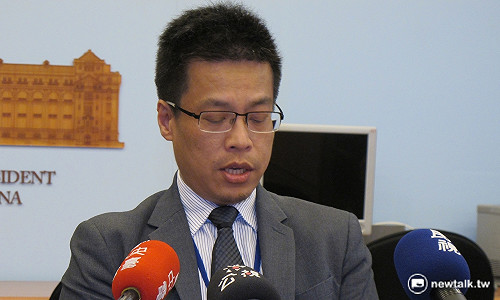 支持度下滑  府：目前處理都是挑戰性議題