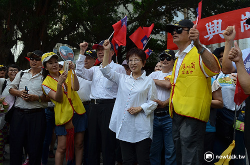 洪秀柱到場  遊行軍公教高喊：國民黨加油！