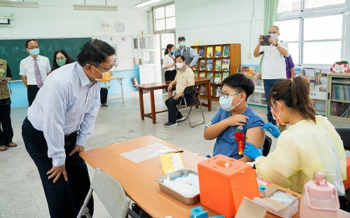 屏縣新增3150例  莫德納兒童疫苗第二劑校園開打