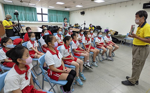 微型立體新北林園亮相！學童繪本上穿梭文資故事